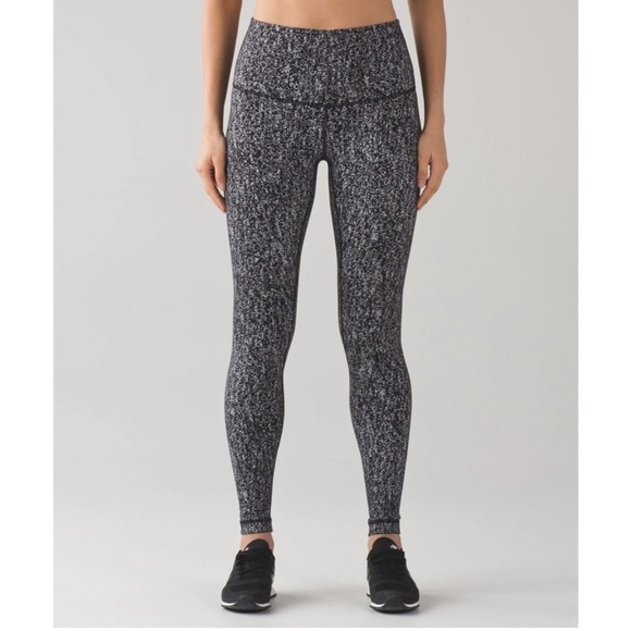 lululemon athletica Pants - Lululemon Wunder Under Black & White 28” Leggings Size 4